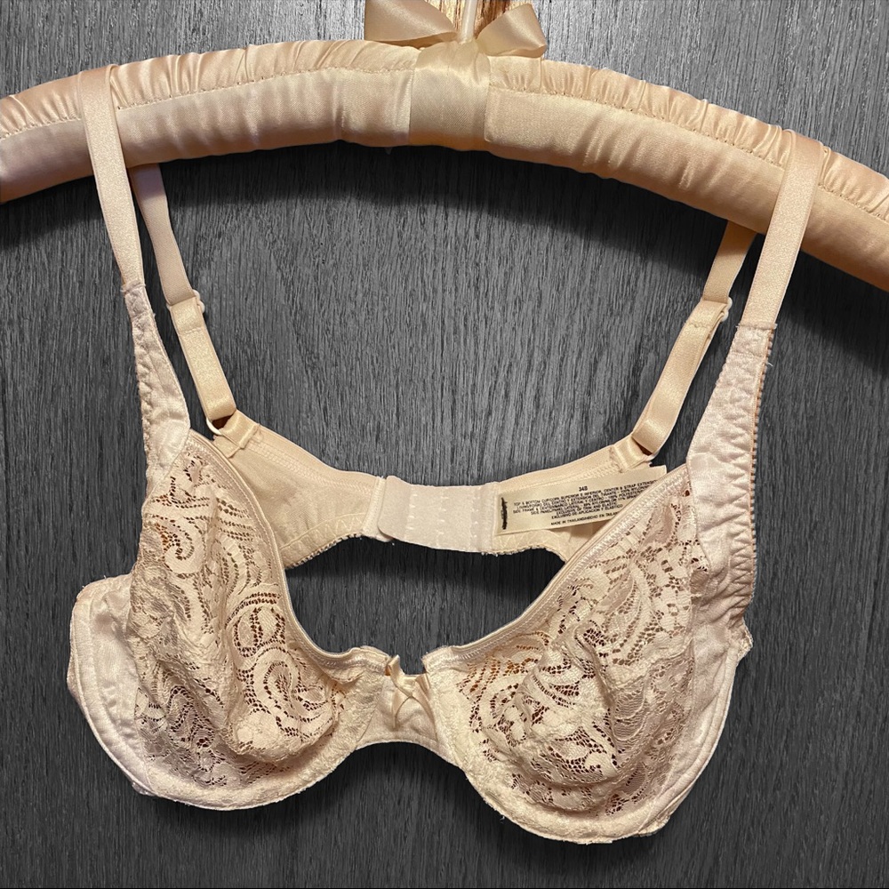 White underwire lace cup design size 34B